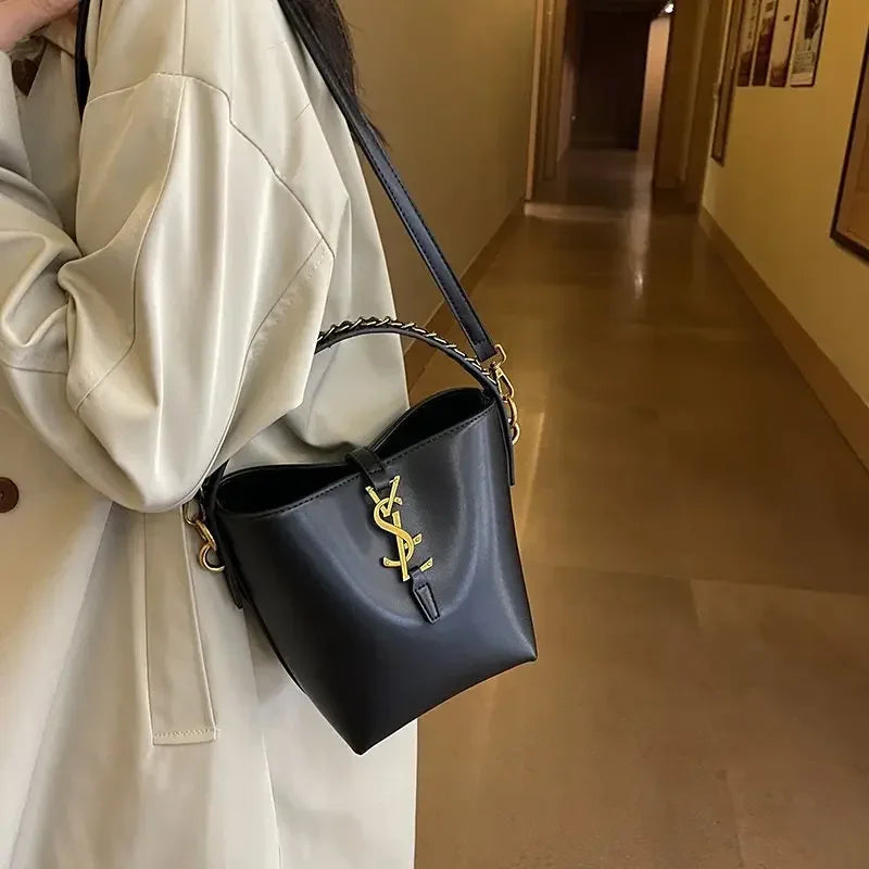 2026 Summer New! Light - Luxury Women's Bucket Bag - High - End Niche Design, Stylish Shoulder Messenger for All Occasions